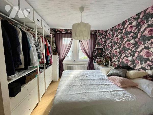 Maison centre ville de type Perrosienne.
En très bon état ayant bénéficiée d'une rénovation en...