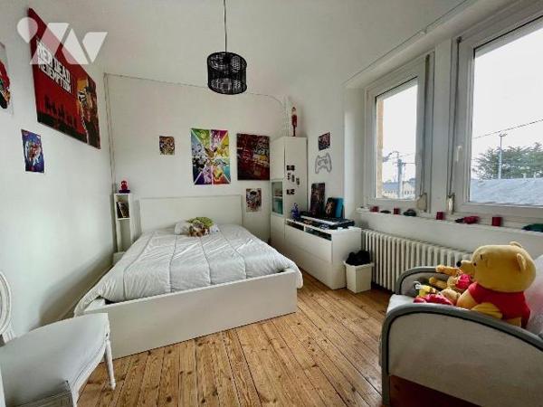 Maison centre ville de type Perrosienne.
En très bon état ayant bénéficiée d'une rénovation en...