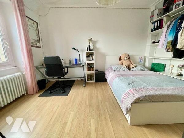 Maison centre ville de type Perrosienne.
En très bon état ayant bénéficiée d'une rénovation en...