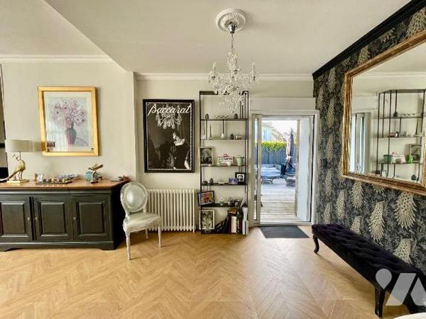 Maison centre ville de type Perrosienne.
En très bon état ayant bénéficiée d'une rénovation en...
