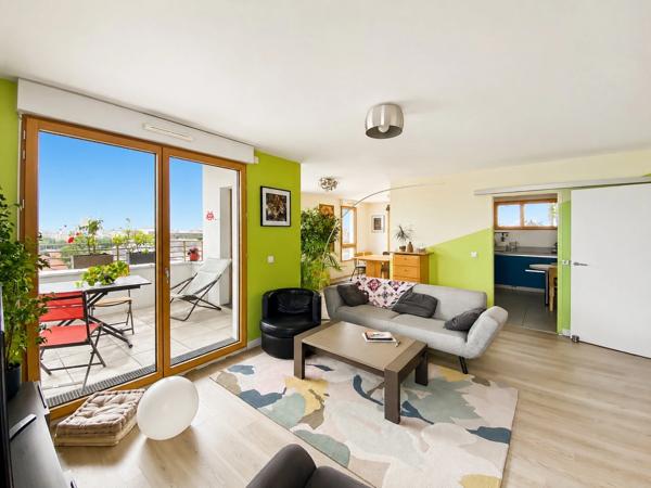 AUBERVILLIERS (93) - FRONT POPULAIRE - 5 PIECES - 3 CHAMBRES - 110M2 - BEAUX VOLUMES - LUMINEUX - ETAGE ELEVE - VUE DEGAGEE - TERRASSE - BALCON - LIGNE 12 - CAVE - PARKING -