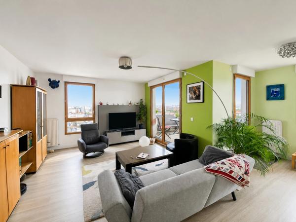 AUBERVILLIERS (93) - FRONT POPULAIRE - 5 PIECES - 3 CHAMBRES - 110M2 - BEAUX VOLUMES - LUMINEUX - ETAGE ELEVE - VUE DEGAGEE - TERRASSE - BALCON - LIGNE 12 - CAVE - PARKING -