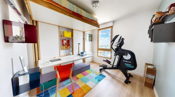AUBERVILLIERS (93) - FRONT POPULAIRE - 5 PIECES - 3 CHAMBRES - 110M2 - BEAUX VOLUMES - LUMINEUX - ETAGE ELEVE - VUE DEGAGEE - TERRASSE - BALCON - LIGNE 12 - CAVE - PARKING -