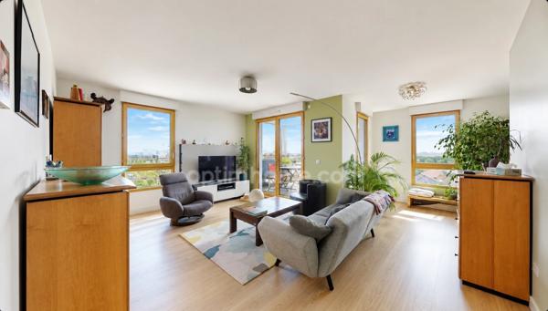 AUBERVILLIERS (93) - FRONT POPULAIRE - 5 PIECES - 3 CHAMBRES - 110M2 - BEAUX VOLUMES - LUMINEUX - ETAGE ELEVE - VUE DEGAGEE - TERRASSE - BALCON - LIGNE 12 - CAVE - PARKING -