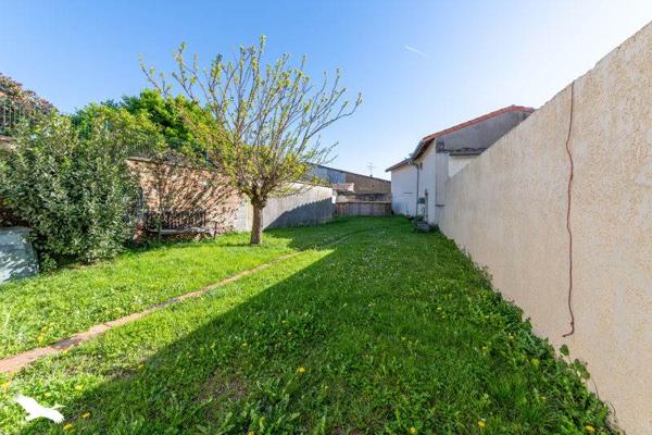 Maison à vendre |  Mas-Grenier |  9 pièces | 310 m²