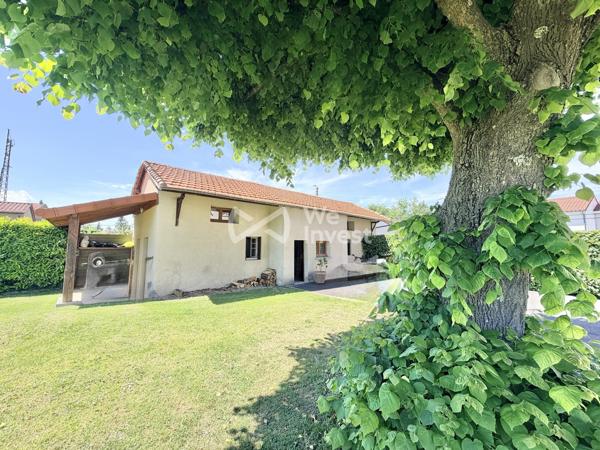 Villa de charme avec piscine, dépendance et jardin.