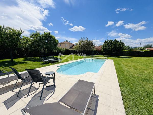 Villa de charme avec piscine, dépendance et jardin.