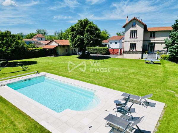 Villa de charme avec piscine, dépendance et jardin.