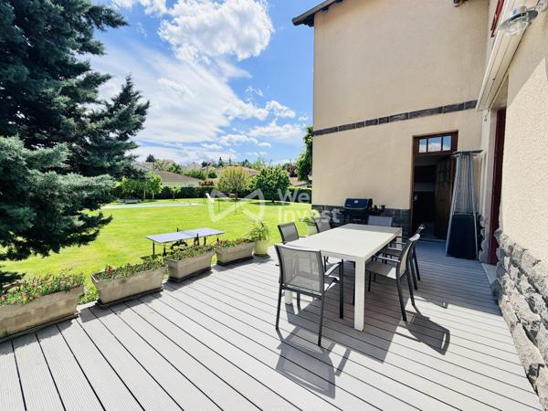 Villa de charme avec piscine, dépendance et jardin.