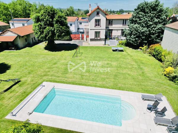Villa de charme avec piscine, dépendance et jardin.