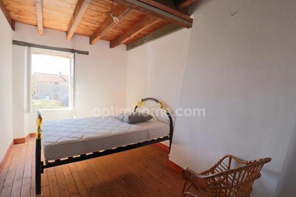 Maison de 166 m² - 9 pièces - 5 chambres - 3 Granges + dépendances - parcelle Terrain 5 184 m² DOMPIERRE LES EGLISES (87)