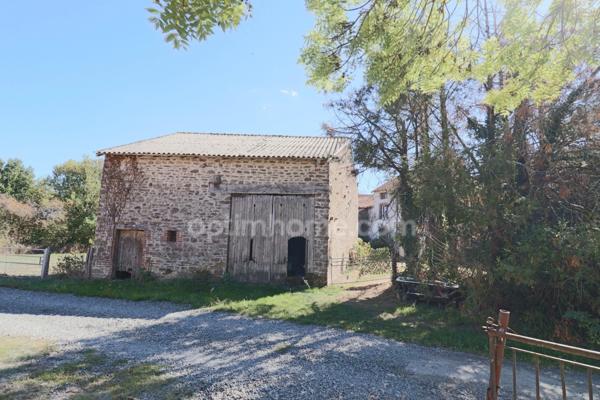 Maison de 166 m² - 9 pièces - 5 chambres - 3 Granges + dépendances - parcelle Terrain 5 184 m² DOMPIERRE LES EGLISES (87)