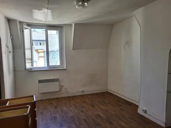 Vente                                                      Appartement
                        
                     1 pièces                      22 m2                     à Paris 6
