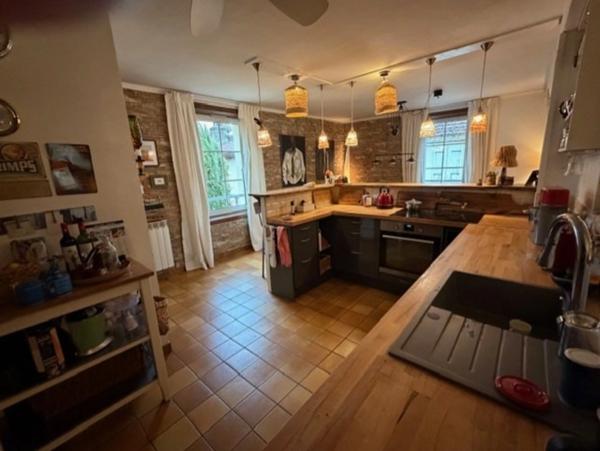 Dpt Gers (32), à vendre MIRANDE centre, belle MAISON DE CARACTERE 160m2, raffinée, sans travaux, avec cour paysagée