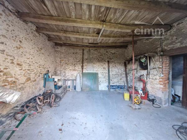 Pierres apparentes, volumes généreux, dépendances aménageables, un bien rare sur le marché !
