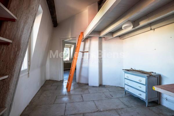 Vente Bel appartement Ancien avec cachet écusson Montpellier 34000
