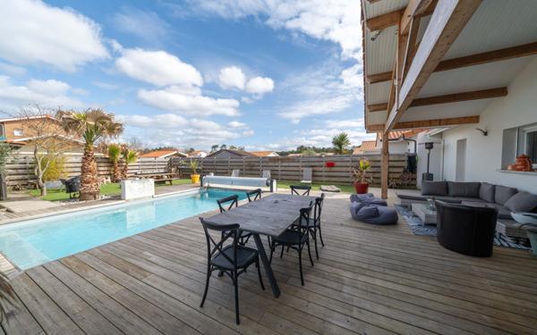 Maison à vendre    5 pièces •  Biscarrosse