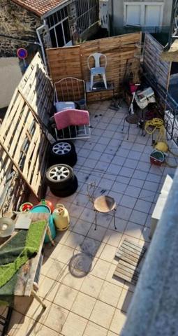 EXCLUSIVITE !Immeuble avec local commercial et un duplex dans centre ville Yssingeaux