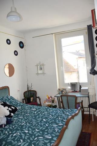 EXCLUSIVITE !Immeuble avec local commercial et un duplex dans centre ville Yssingeaux