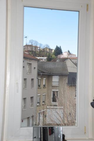 EXCLUSIVITE !Immeuble avec local commercial et un duplex dans centre ville Yssingeaux