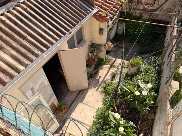 Maison de ville 5 pièces, 4 chambres, atelier et jardin