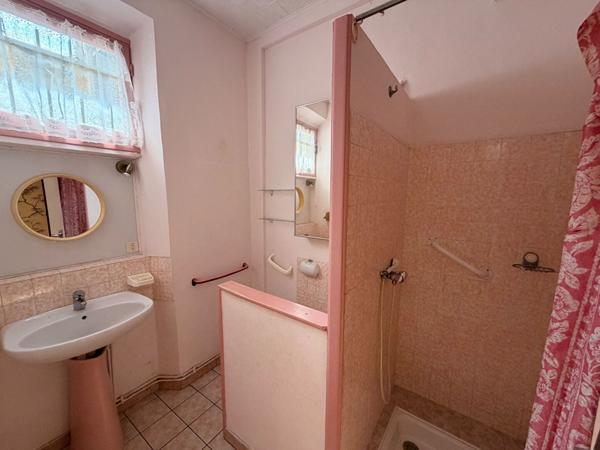 Maison de ville 5 pièces, 4 chambres, atelier et jardin