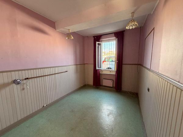 Maison de ville 5 pièces, 4 chambres, atelier et jardin