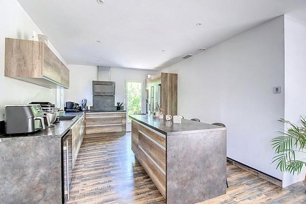À VENDRE Maison plain-pied 137 m² à Lorgues - Piscine, Garage.