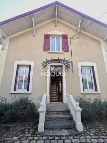Maison de caractère avec jardin et garage