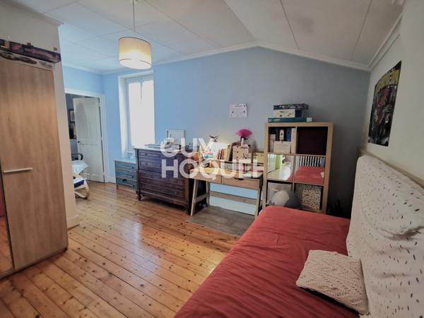 Maison de caractère avec jardin et garage