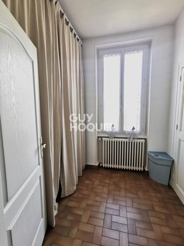 Maison de caractère avec jardin et garage