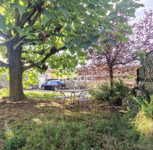 Maison de caractère avec jardin et garage