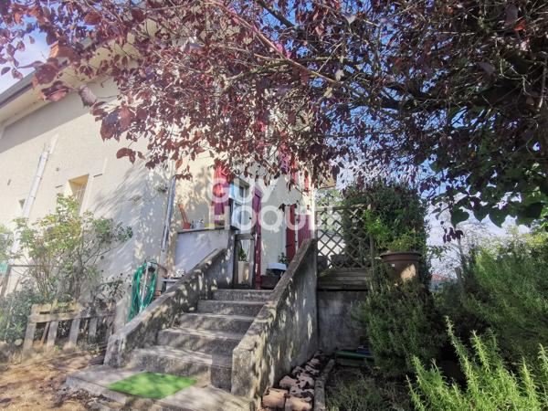 Maison de caractère avec jardin et garage
