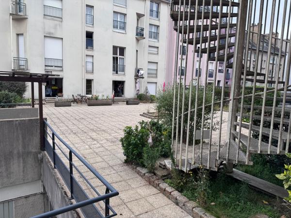 Bureaux à louer Nantes centre terrasse partagée quartier Cité de Congrès
