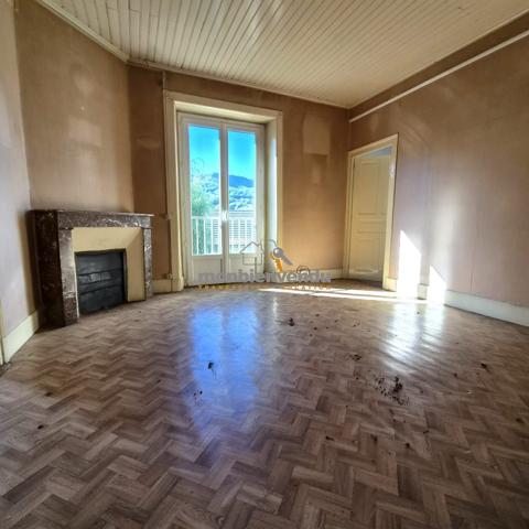 Immeuble comprenant 4 appartements