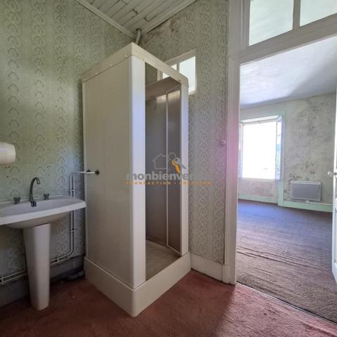 Immeuble comprenant 4 appartements