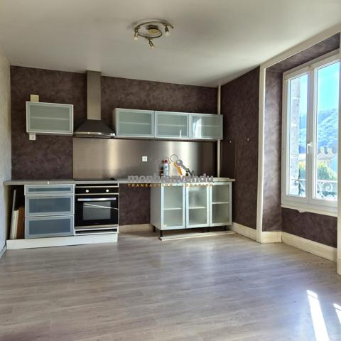 Immeuble comprenant 4 appartements