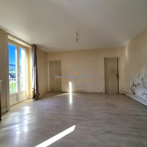 Immeuble comprenant 4 appartements