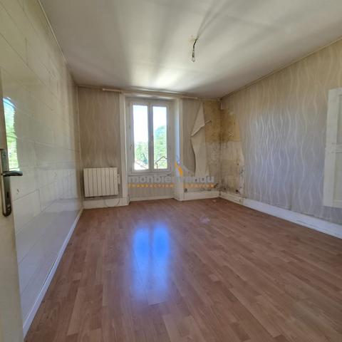 Immeuble comprenant 4 appartements