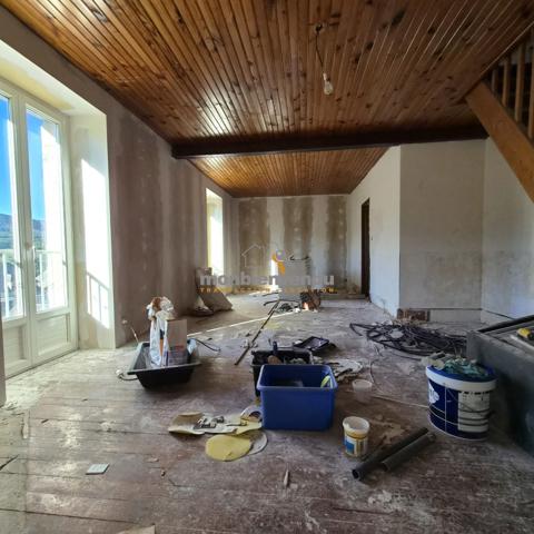 Immeuble comprenant 4 appartements