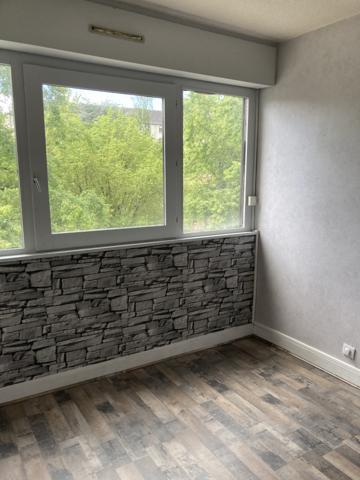 Appartement 4 pièces avec cuisine équipée et balcon AURILLAC