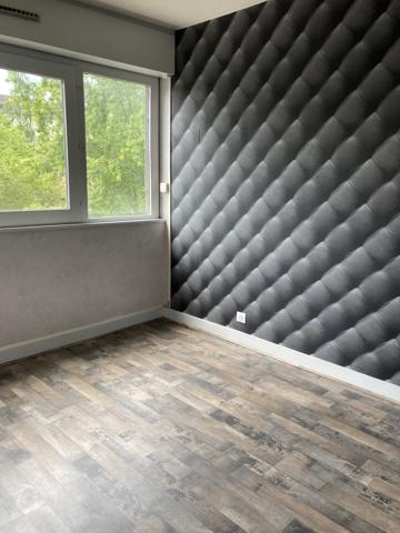 Appartement 4 pièces avec cuisine équipée et balcon AURILLAC