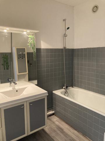 Appartement 4 pièces avec cuisine équipée et balcon AURILLAC