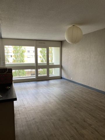 Appartement 4 pièces avec cuisine équipée et balcon AURILLAC