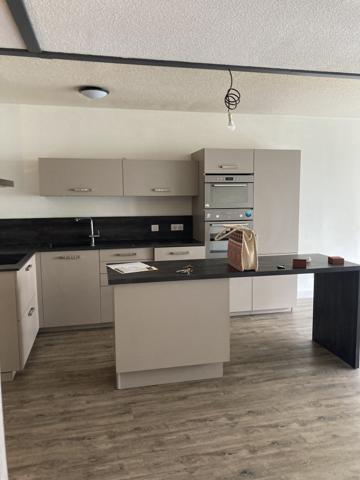 Appartement 4 pièces avec cuisine équipée et balcon AURILLAC