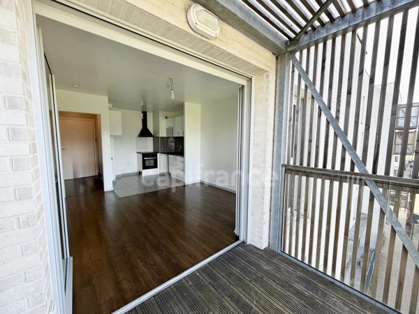 À vendre – Appartement 2 pièces dernier étage avec balcon, parking et prestations impeccables – Cergy
