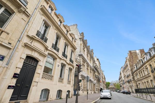 Bureaux à louer Paris 17 hôtel particulier avec jardin privatif
