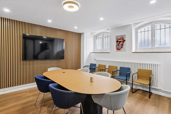 Bureaux à louer Paris 17 hôtel particulier avec jardin privatif