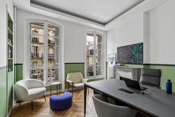 Bureaux à louer Paris 17 hôtel particulier avec jardin privatif