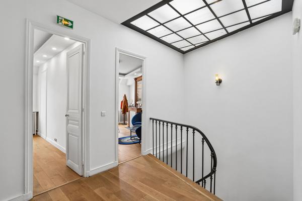 Bureaux à louer Paris 17 hôtel particulier avec jardin privatif
